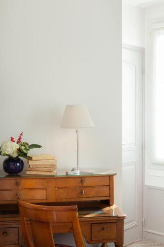 Hotel Parc Saint-Severin - Esprit De France Париж Стая снимка